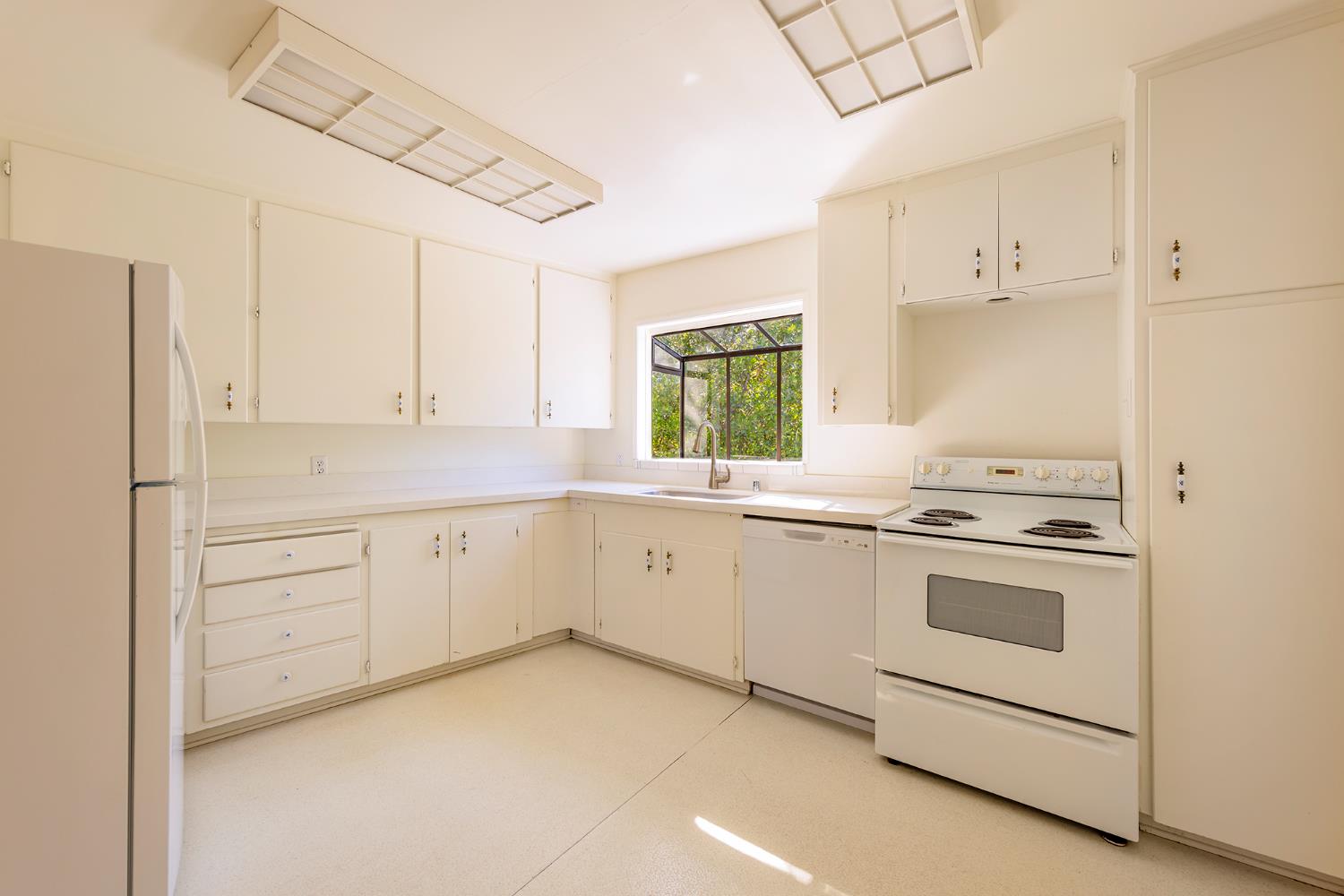 212 Foothill Road