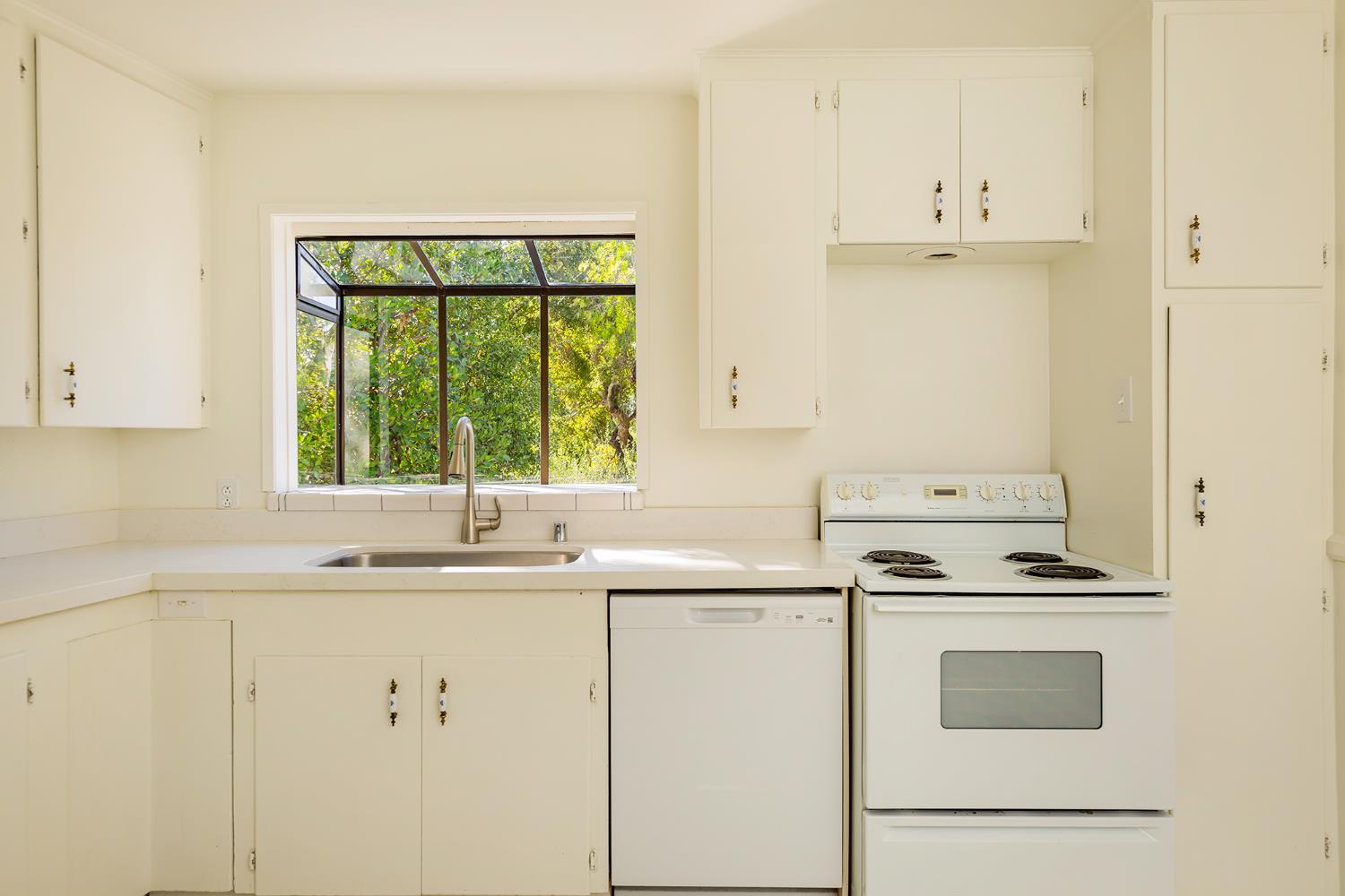 212 Foothill Road