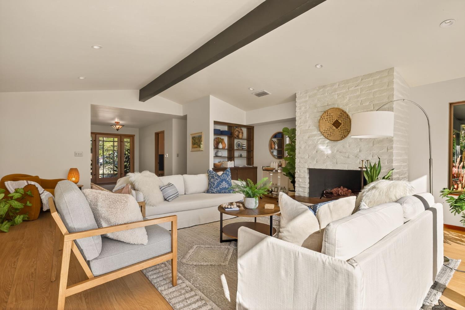 810 Del Oro Drive