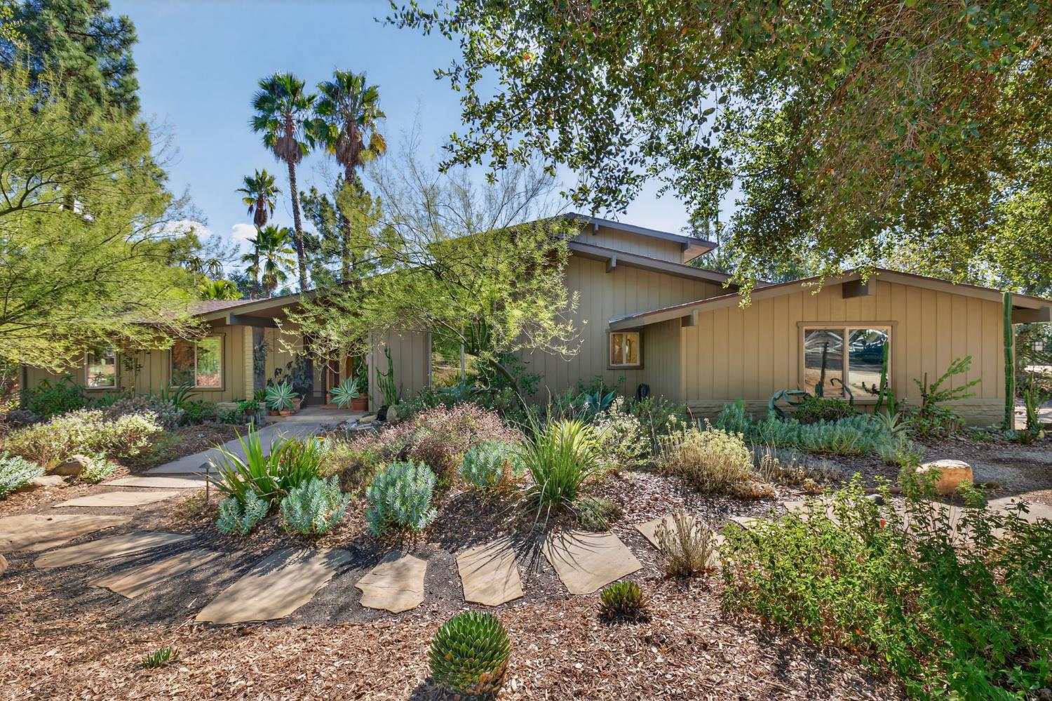 810 Del Oro Drive
