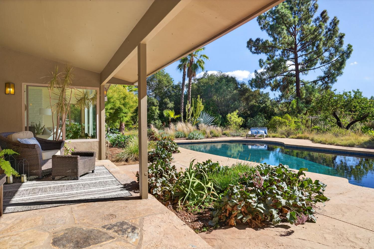 810 Del Oro Drive