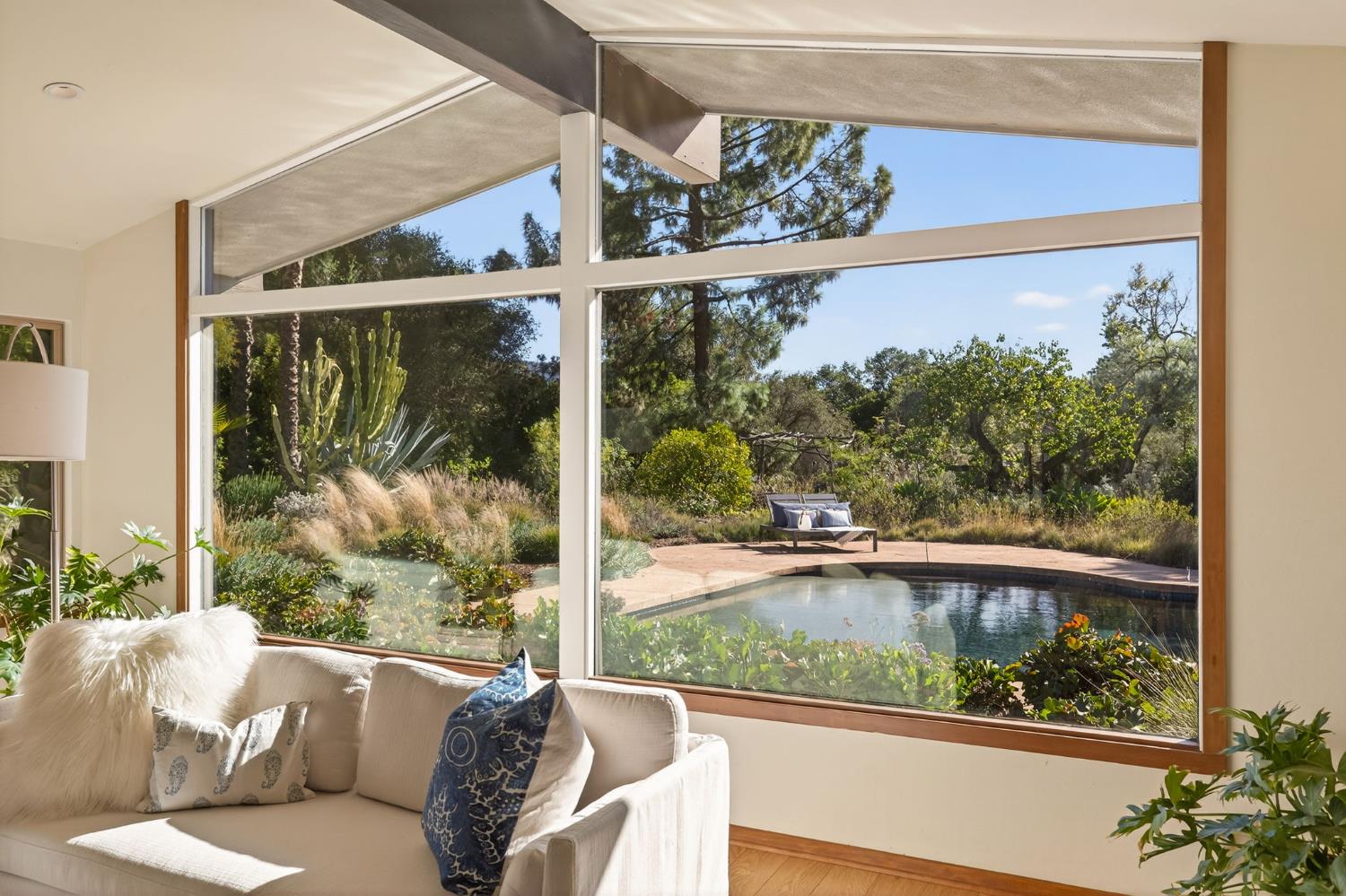 810 Del Oro Drive