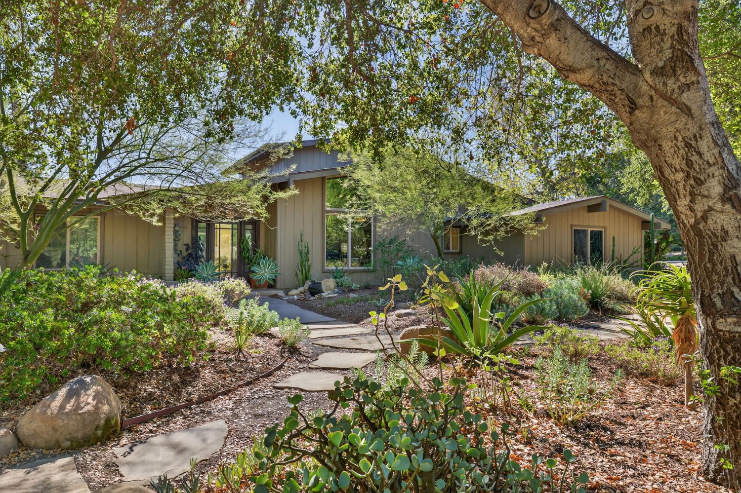 810 Del Oro Drive