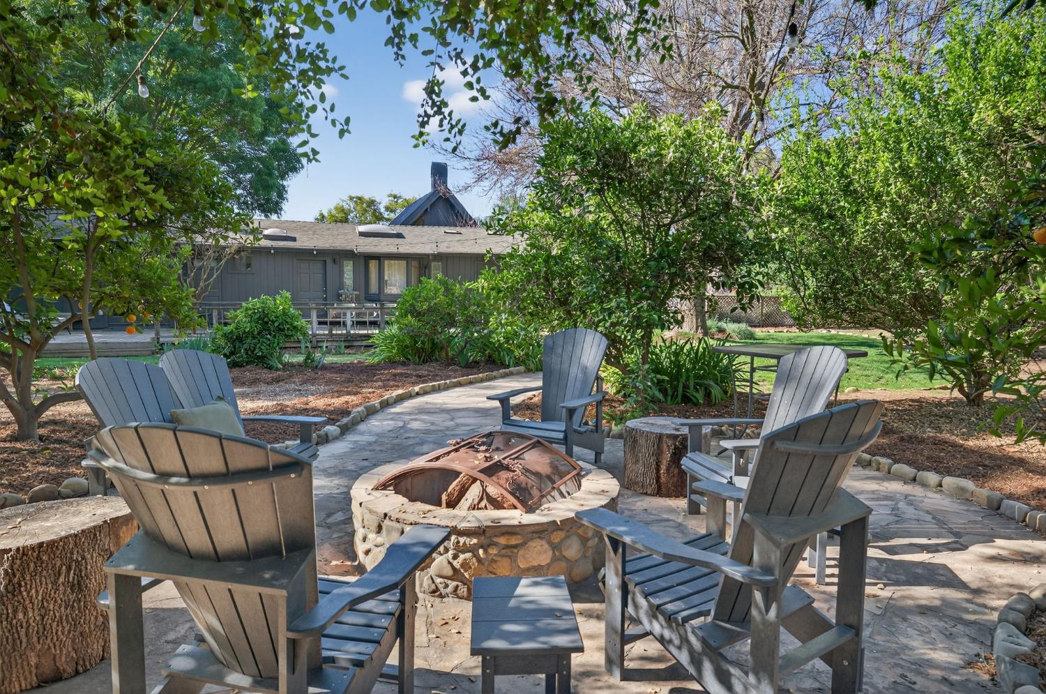 1015 W El Roblar Drive