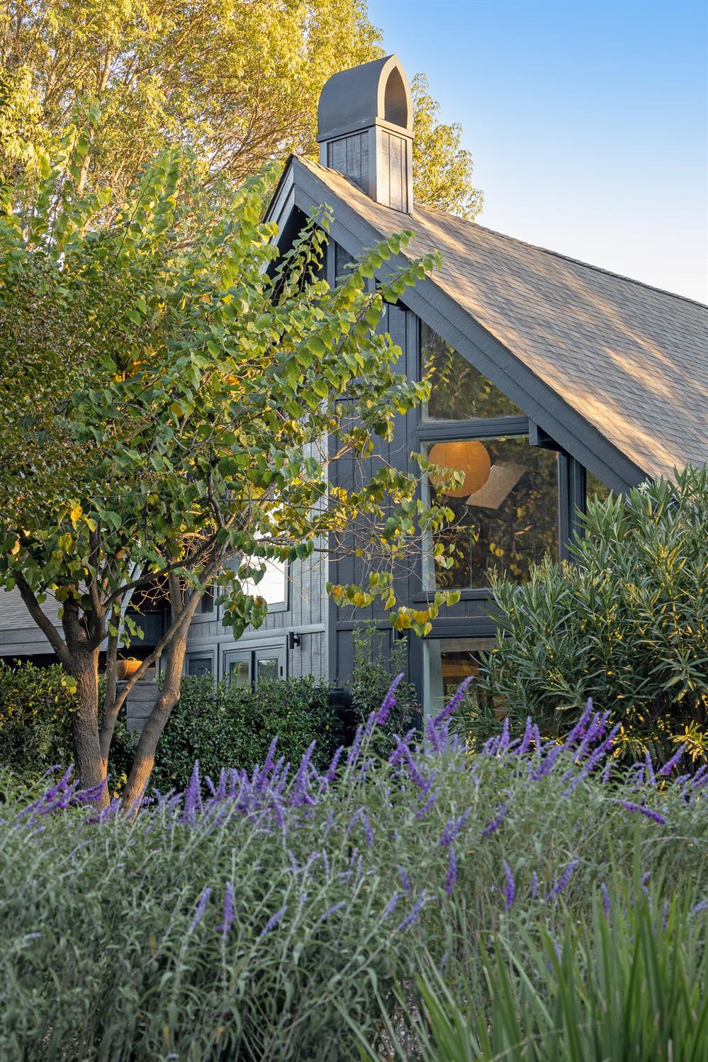 1015 W El Roblar Drive