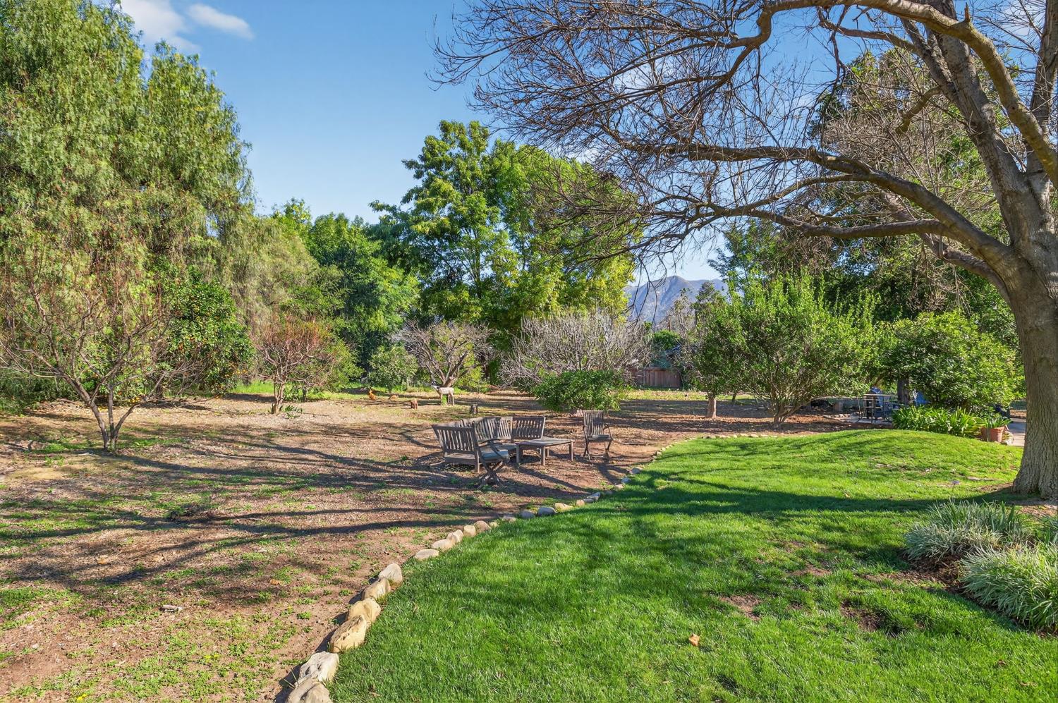 1015 W El Roblar Drive