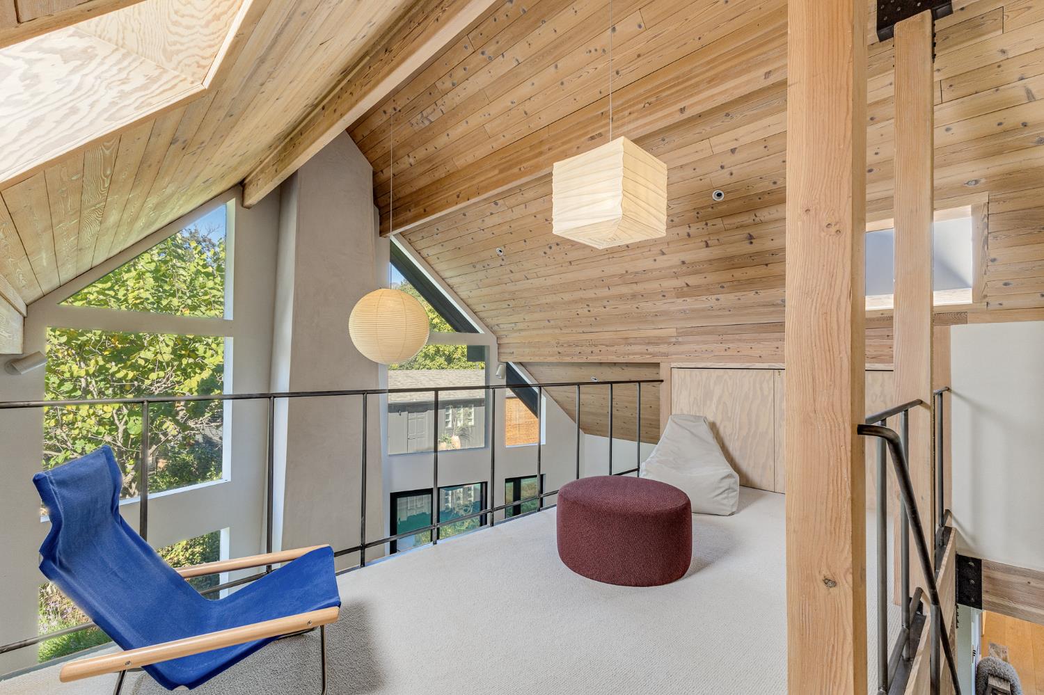 1015 W El Roblar Drive