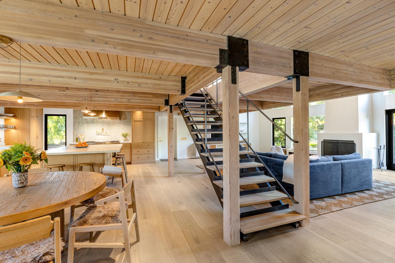 1015 W El Roblar Drive