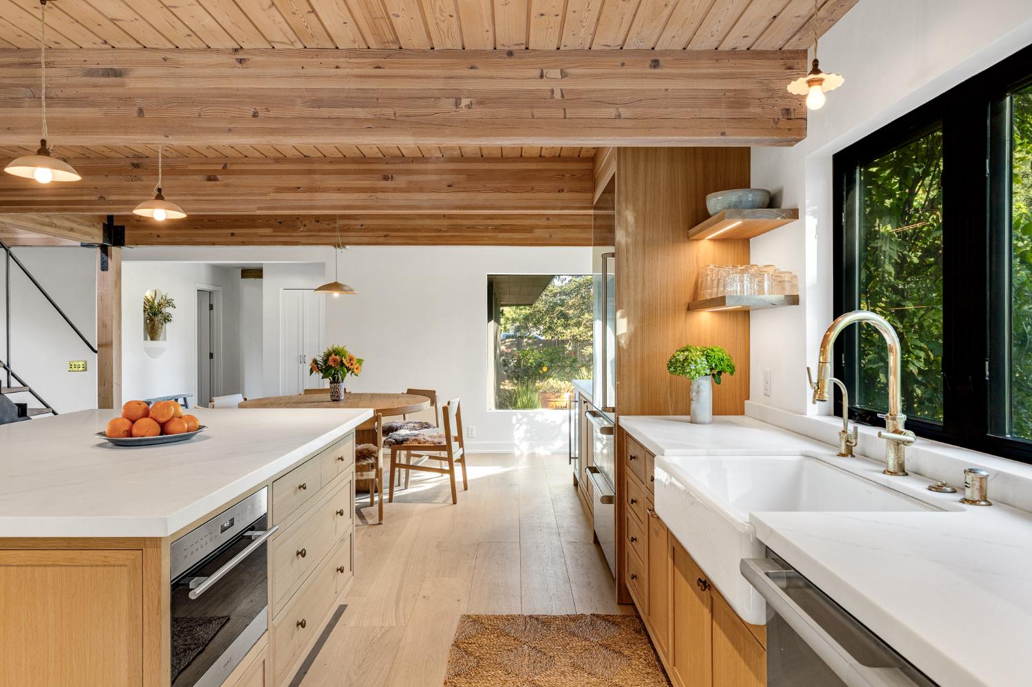 1015 W El Roblar Drive