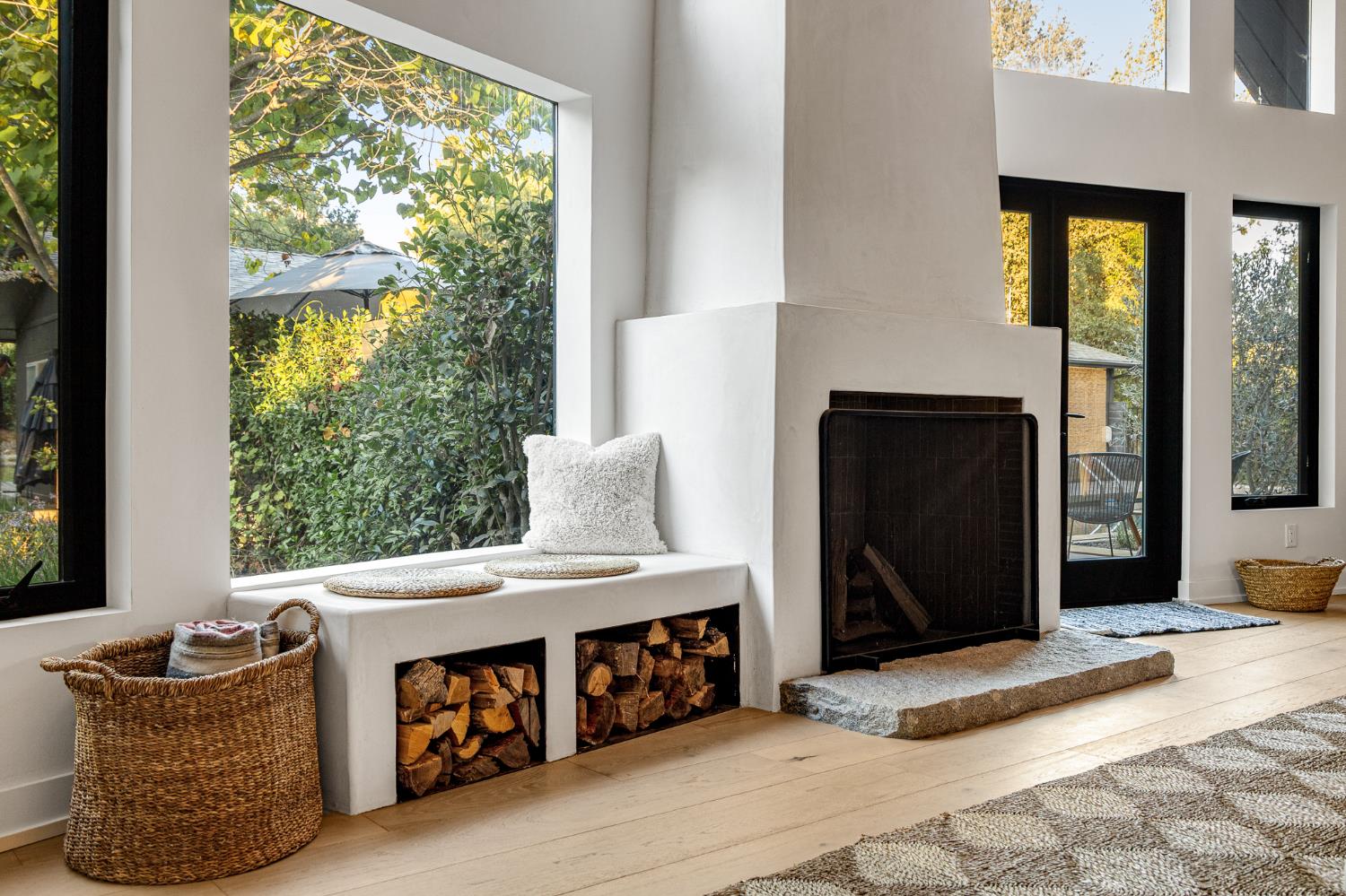 1015 W El Roblar Drive