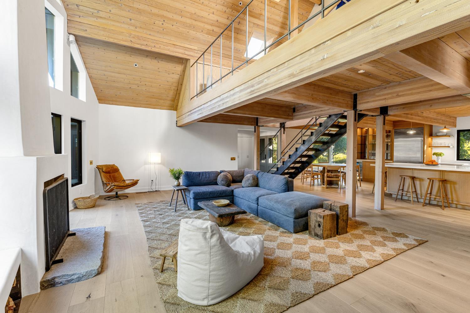 1015 W El Roblar Drive