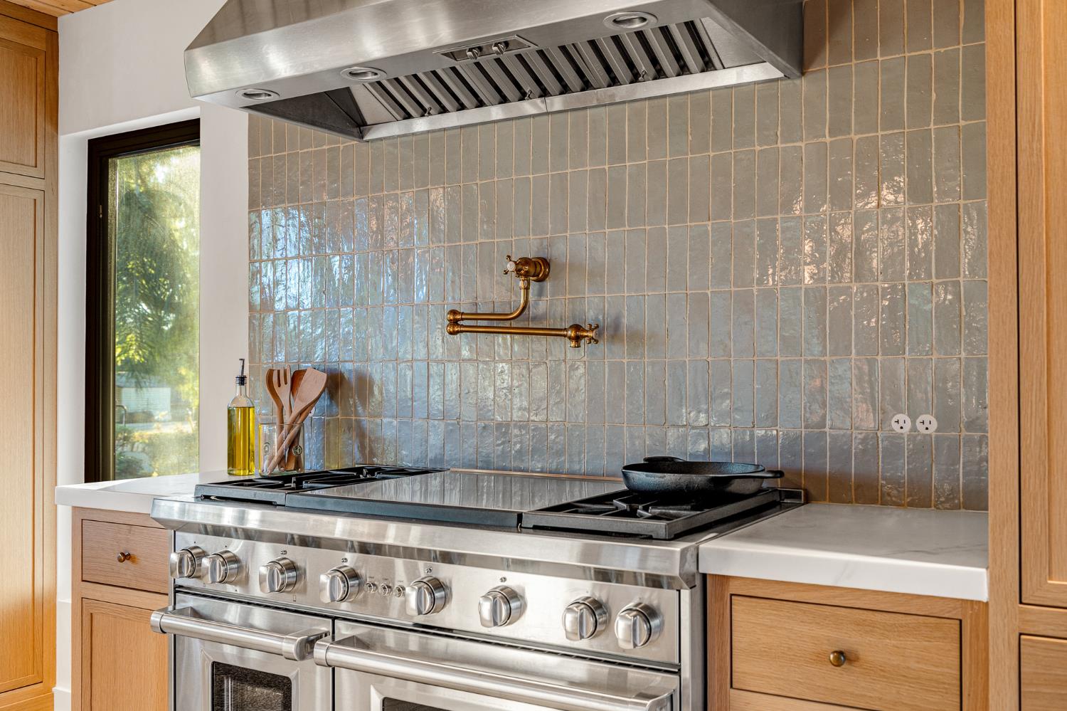 1015 W El Roblar Drive