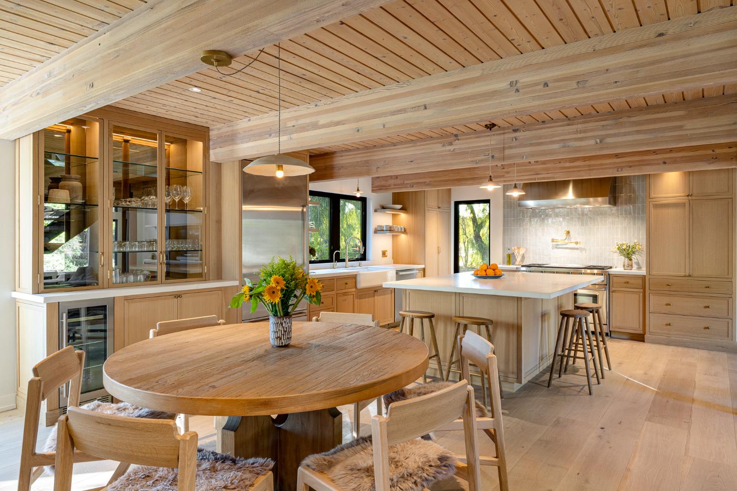 1015 W El Roblar Drive