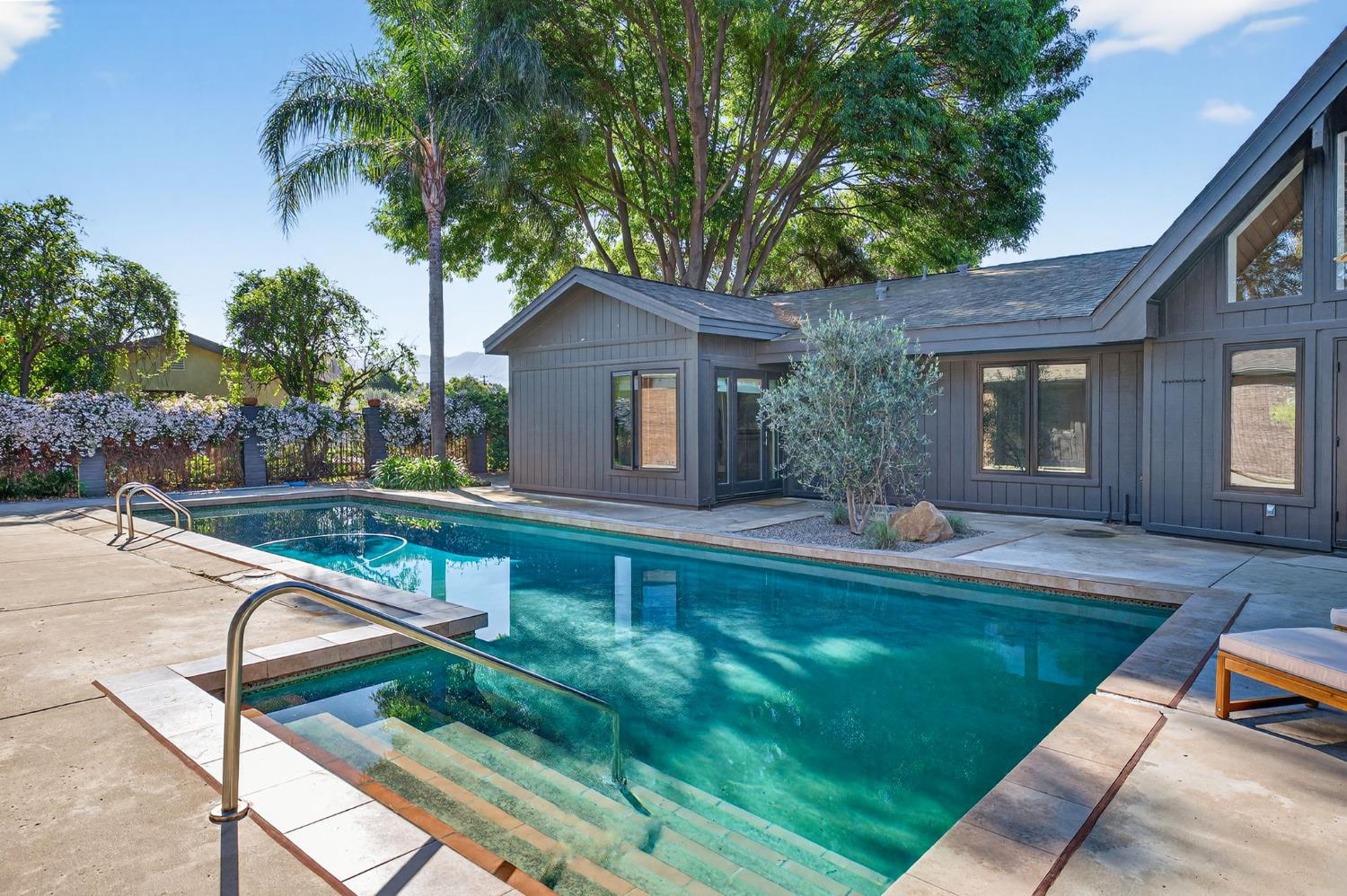 1015 W El Roblar Drive