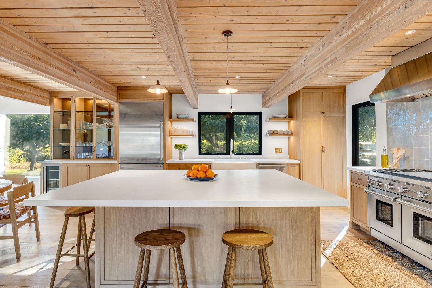 1015 W El Roblar Drive