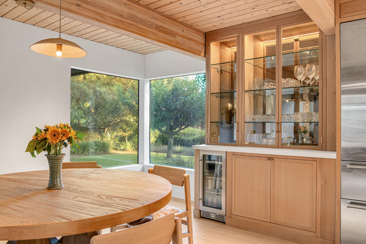 1015 W El Roblar Drive