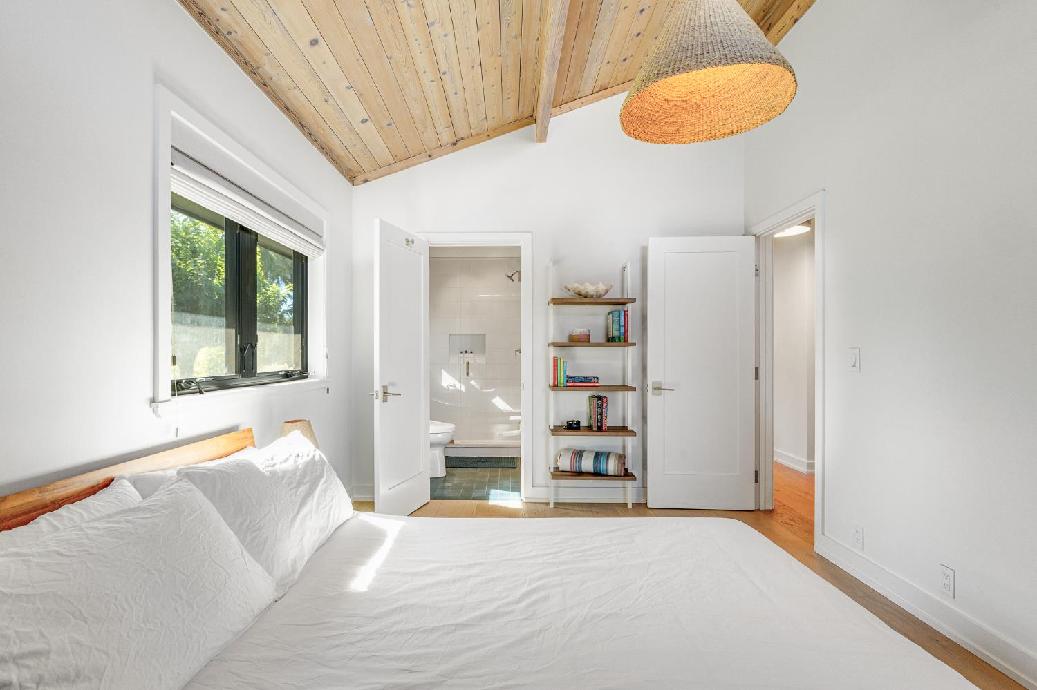 1015 W El Roblar Drive