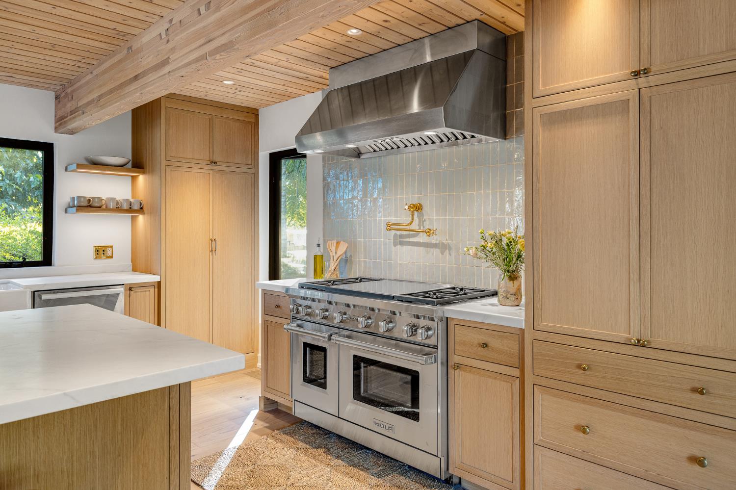 1015 W El Roblar Drive