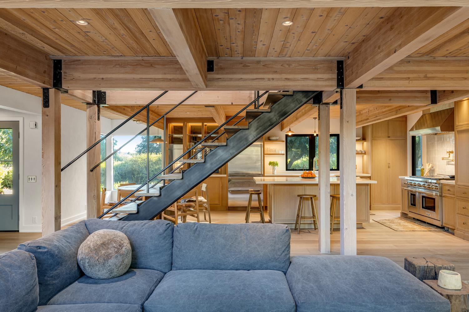 1015 W El Roblar Drive