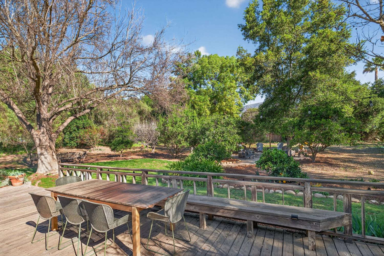 1015 W El Roblar Drive