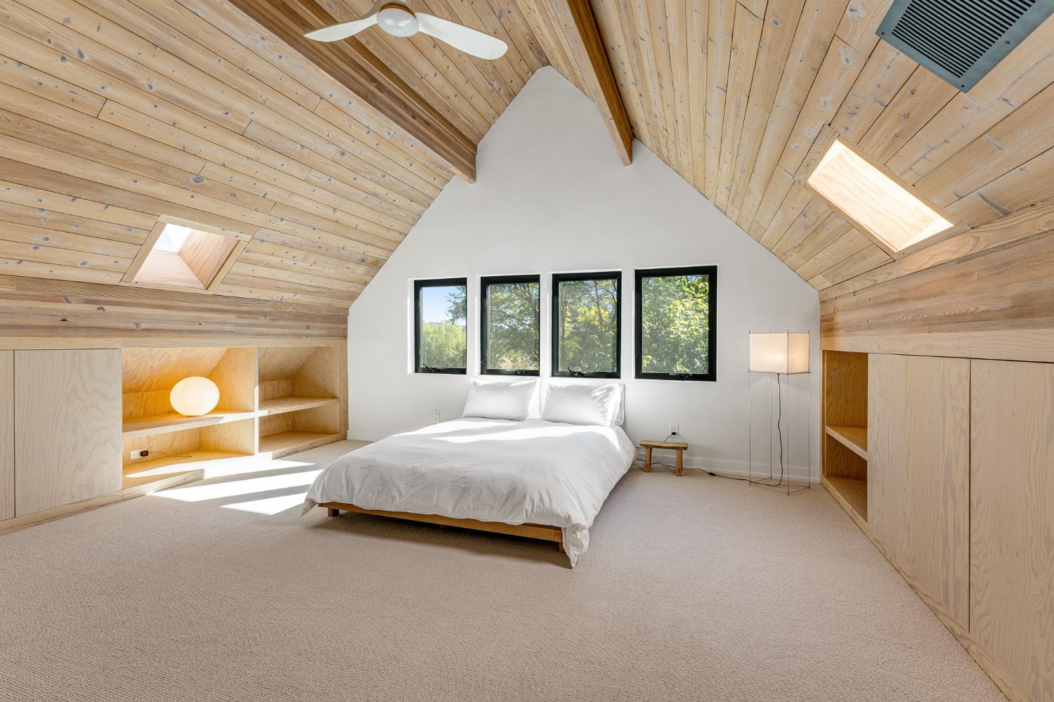 1015 W El Roblar Drive