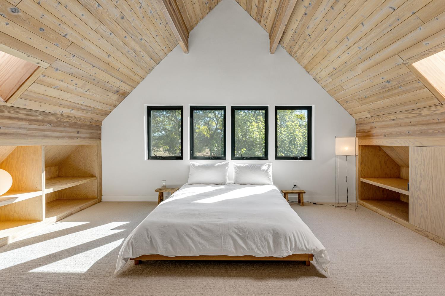 1015 W El Roblar Drive