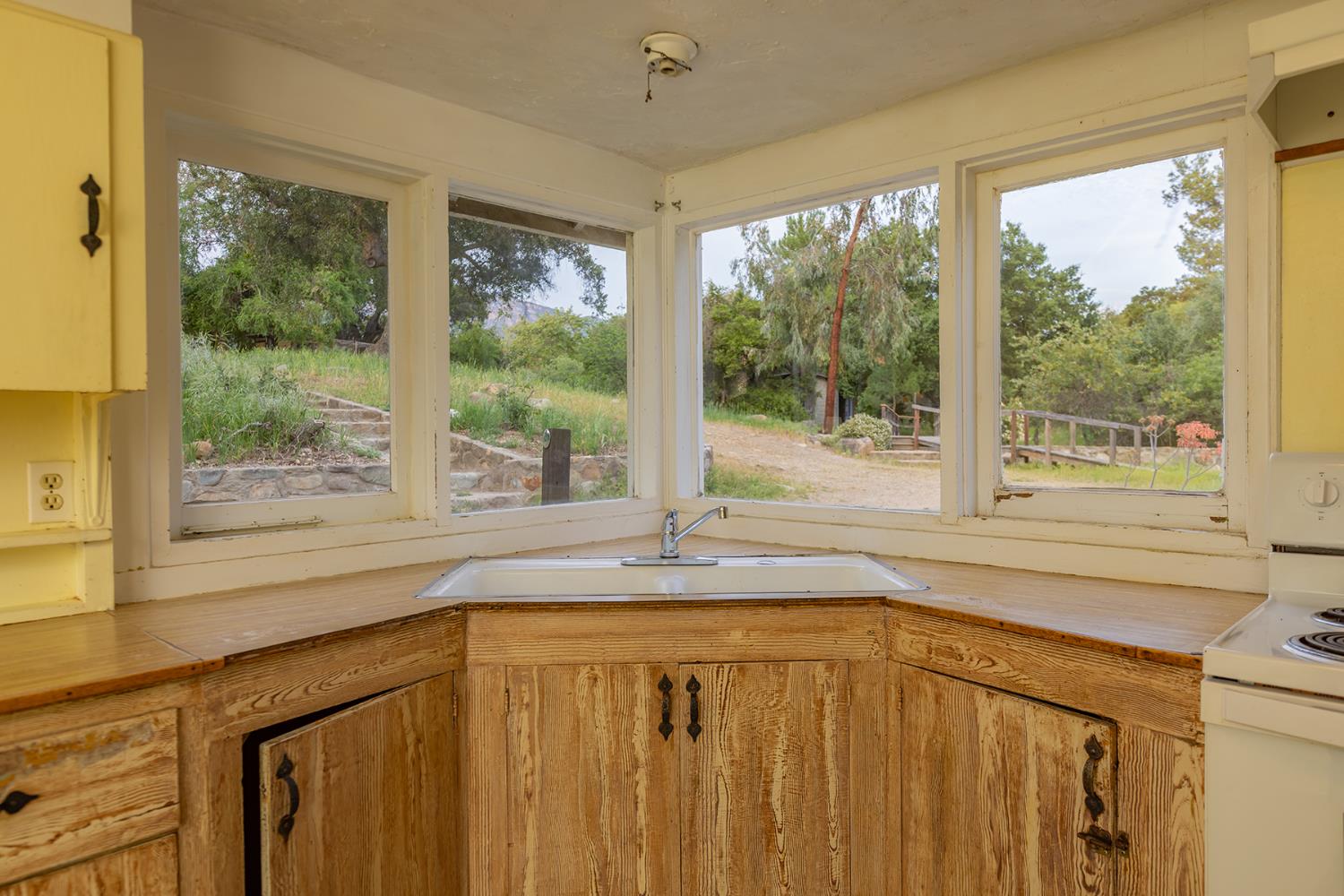 11954 Sulphur Mountian N/A