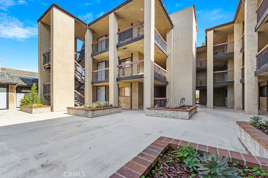 2001 Freeman Avenue 201