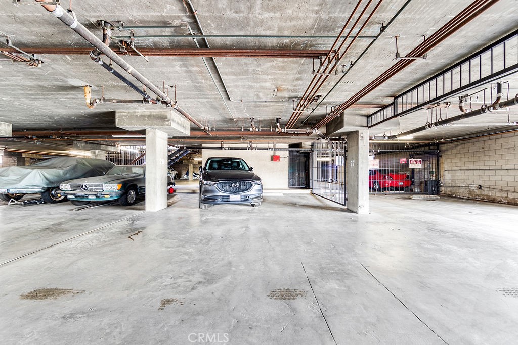 2001 Freeman Avenue 201