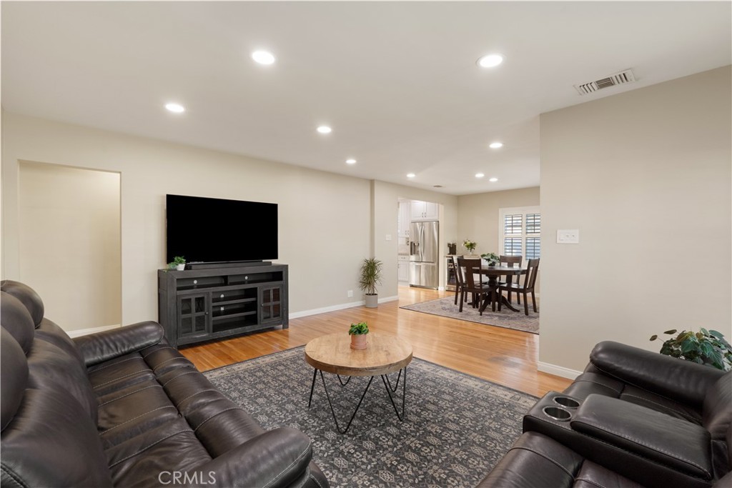 4559 Levelside Avenue