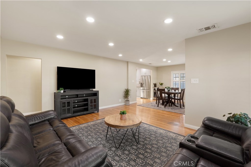 4559 Levelside Avenue