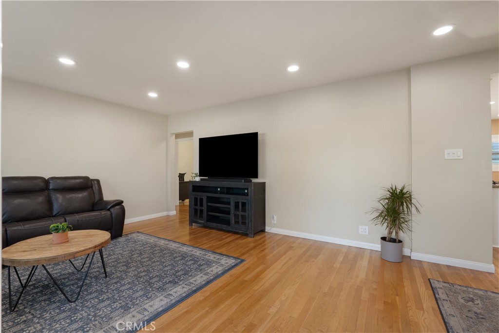 4559 Levelside Avenue