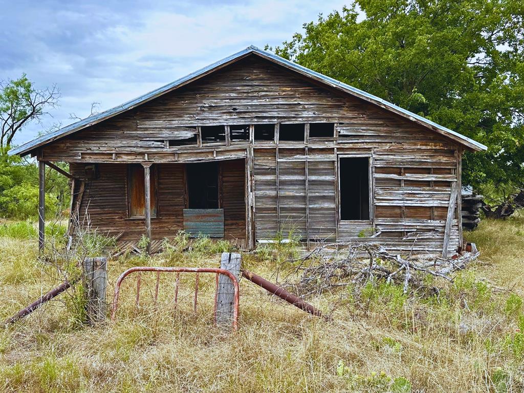 701 County Rd 496