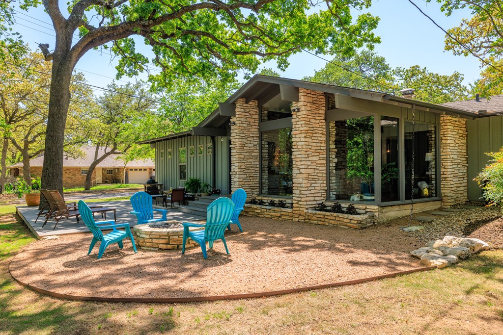 202 Tanglewood Dr