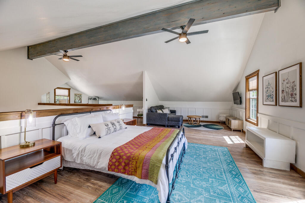 3498 Grape Creek Rd