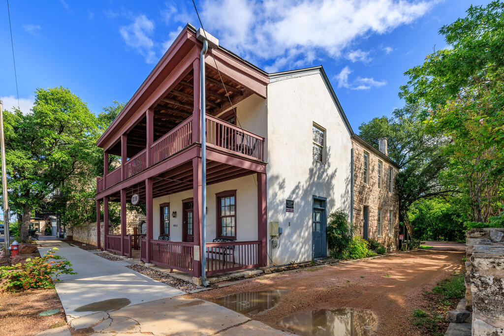 320 W Main St
