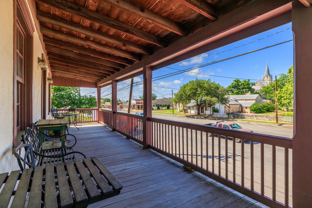 320 W Main St