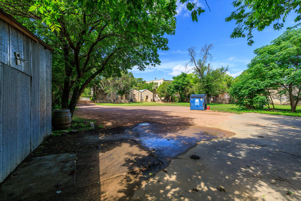 320 W Main St