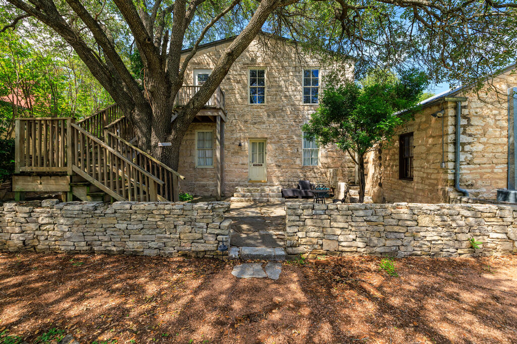 320 W Main St