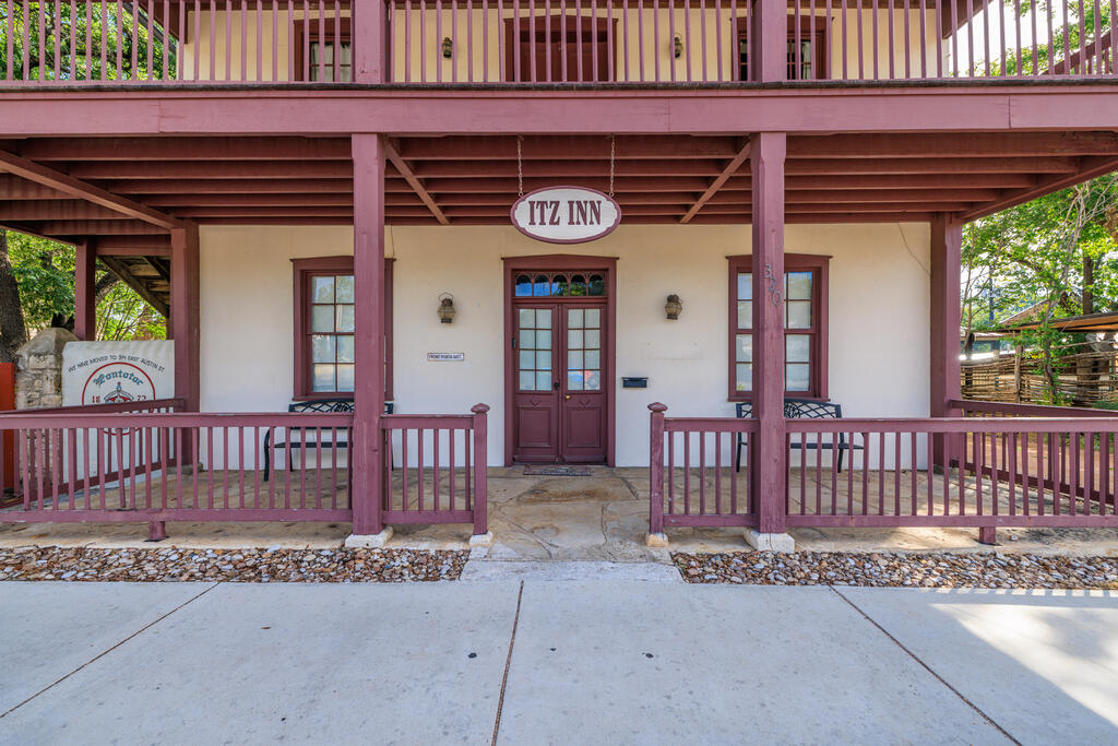 320 W Main St
