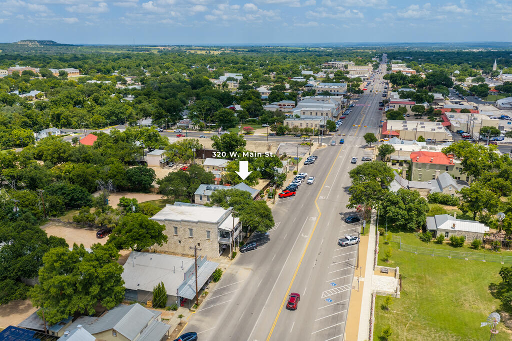 320 W Main St