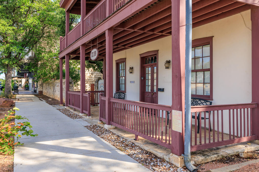 320 W Main St