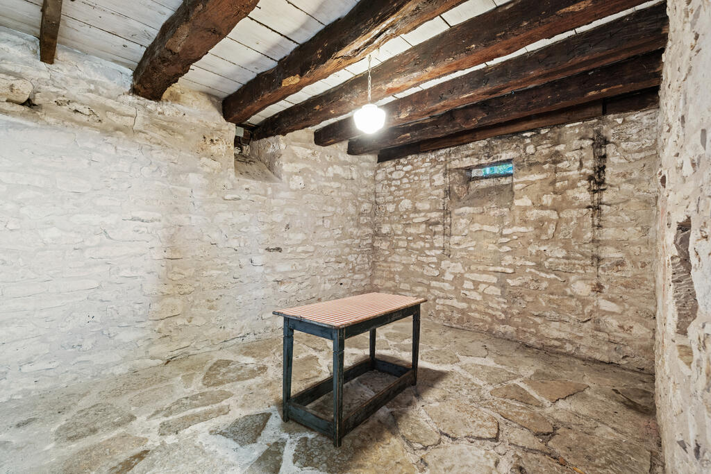 320 W Main St