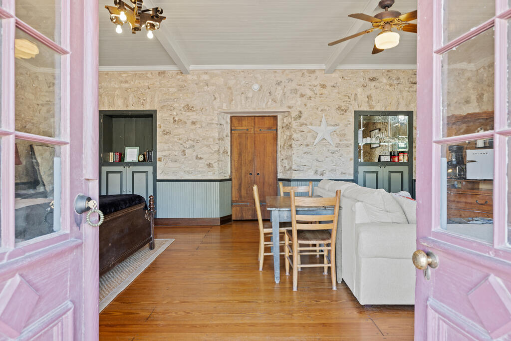 320 W Main St