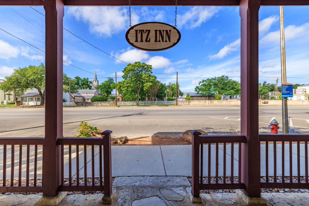320 W Main St