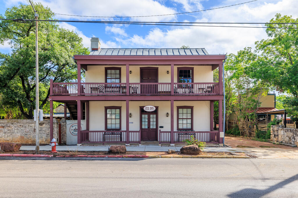 320 W Main St