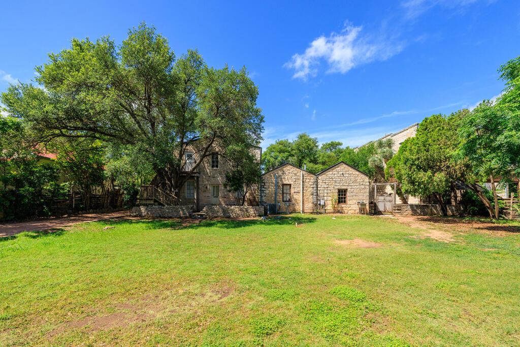 320 W Main St