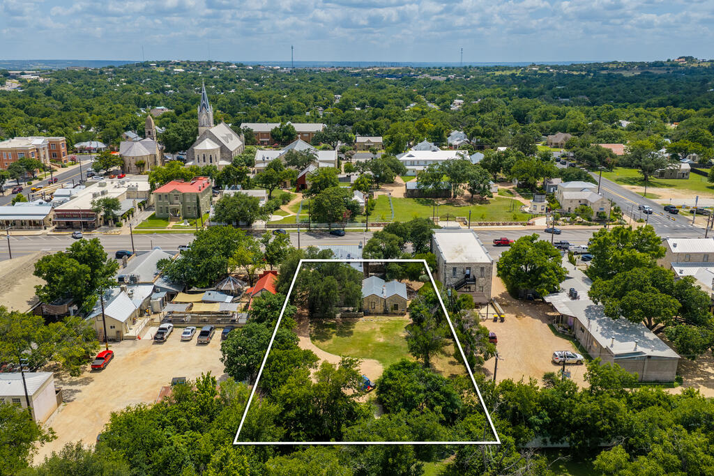 320 W Main St