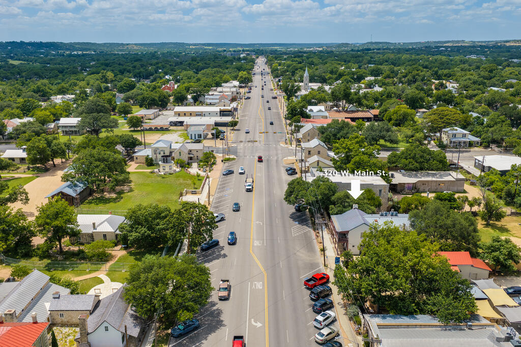 320 W Main St