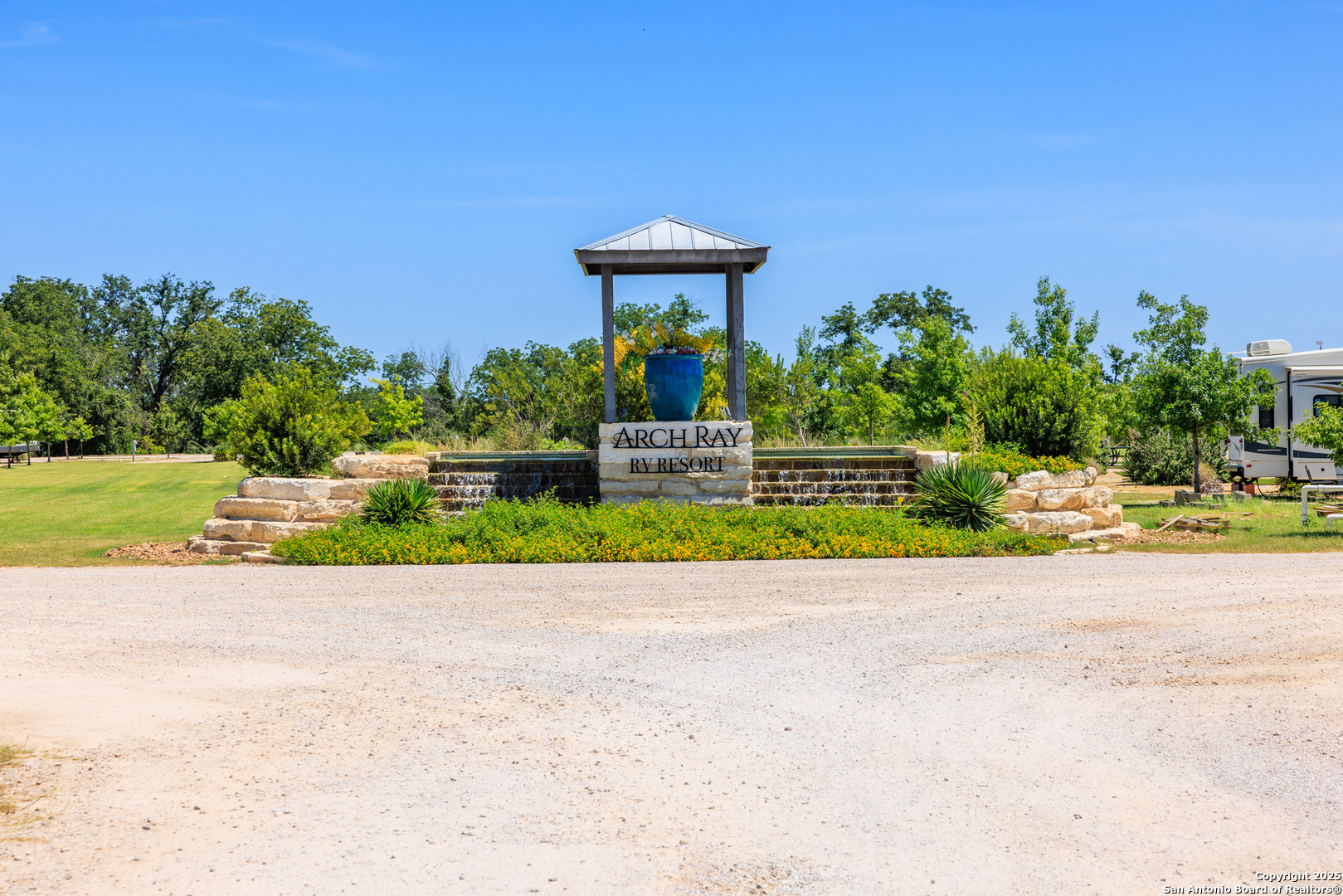 4584 E US Hwy 290